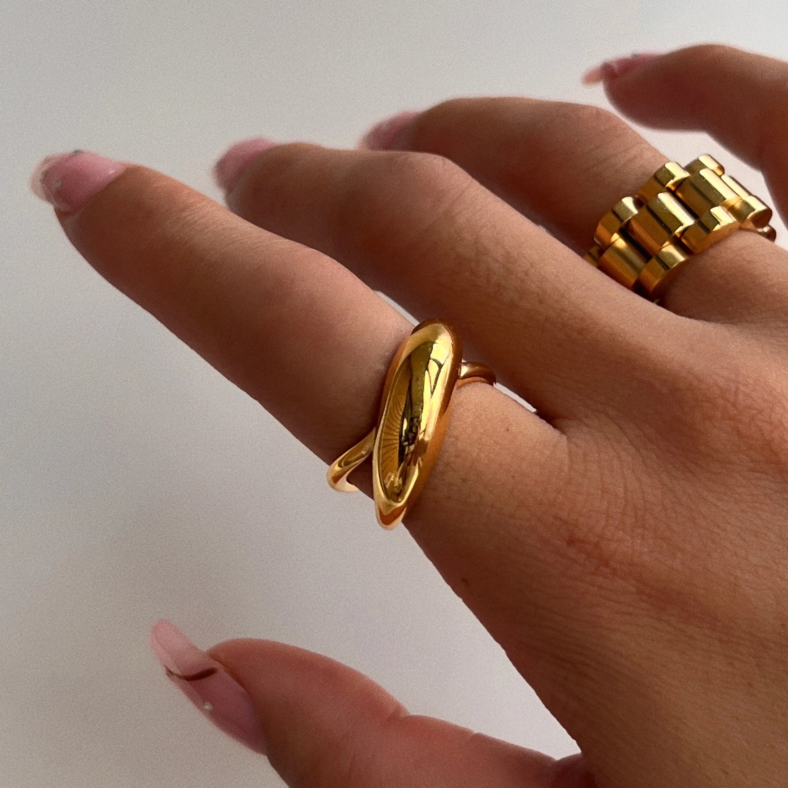 2024 Dazan New Ins 18k Gold Plated Tarnish Free Stainless Steel Cross Design Polished Ring Gypsy Jewelry Dancer Jewelry Women