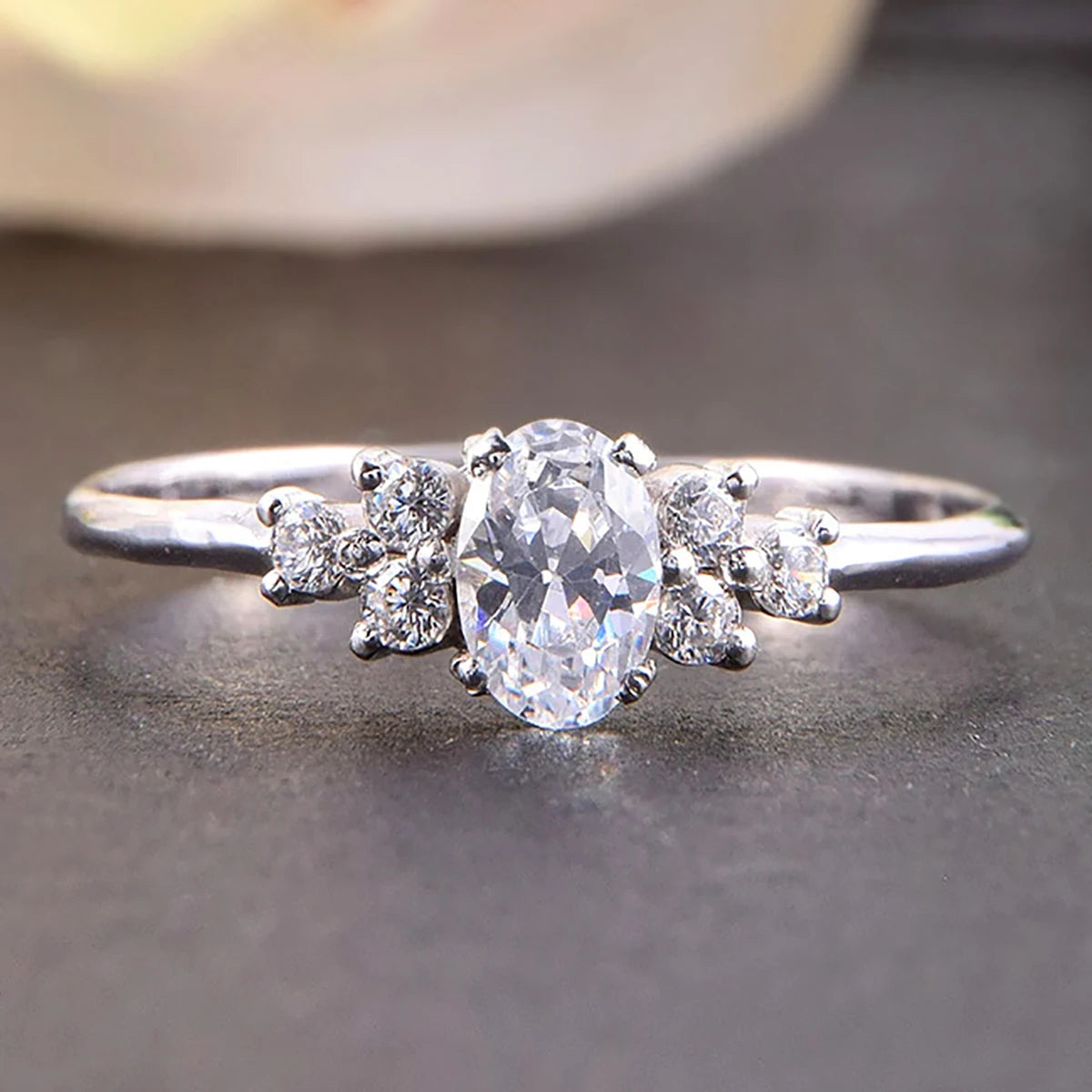 Huitan OEM Simple Style White/Blue Oval Design Crystal Cubic Zirconia Silver Plated Finger Rings for Women CZ Engagement Rings