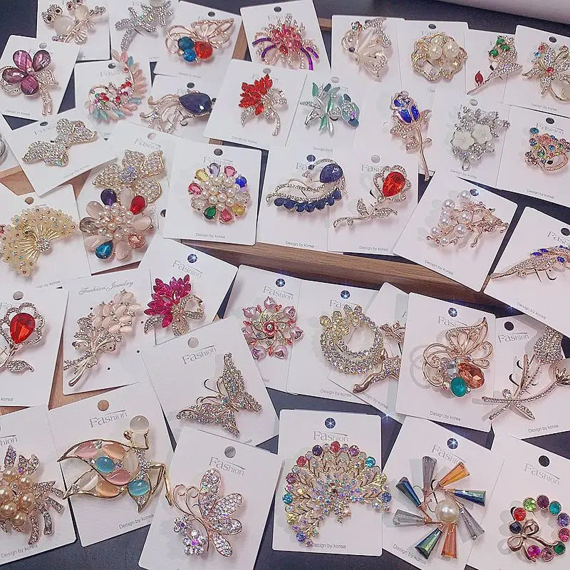 Luxury Zircon Gold Plated Brooch Mixed Batch Korean Fashion Silk Scarf Buckle Color Zirconium Animal Pearl Brooch