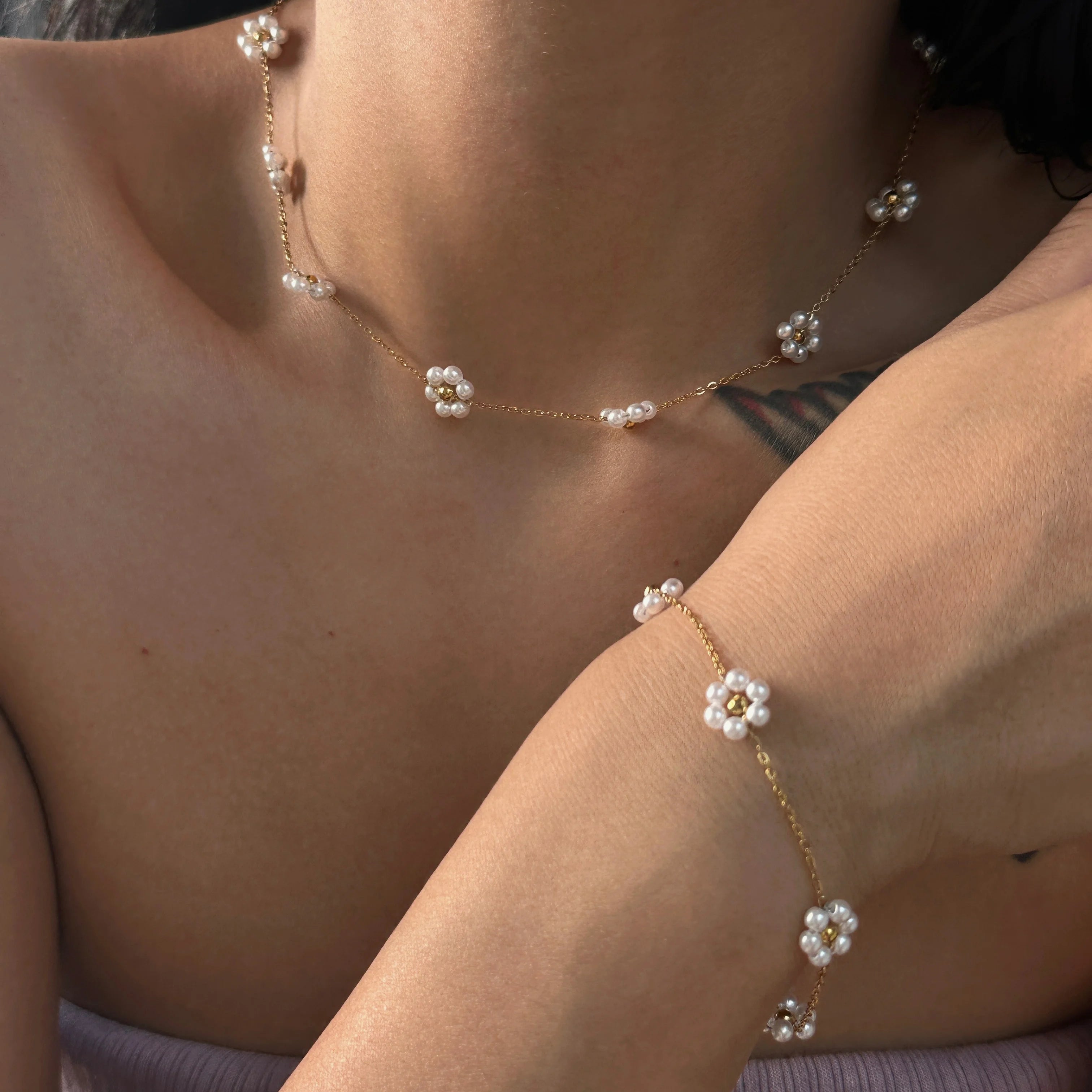 Dazan New 18k Gold Plated Tarnish Free Stainless Steel Korean Cute Natural Stone Flower Dainty Necklace Jewelry Set for Women