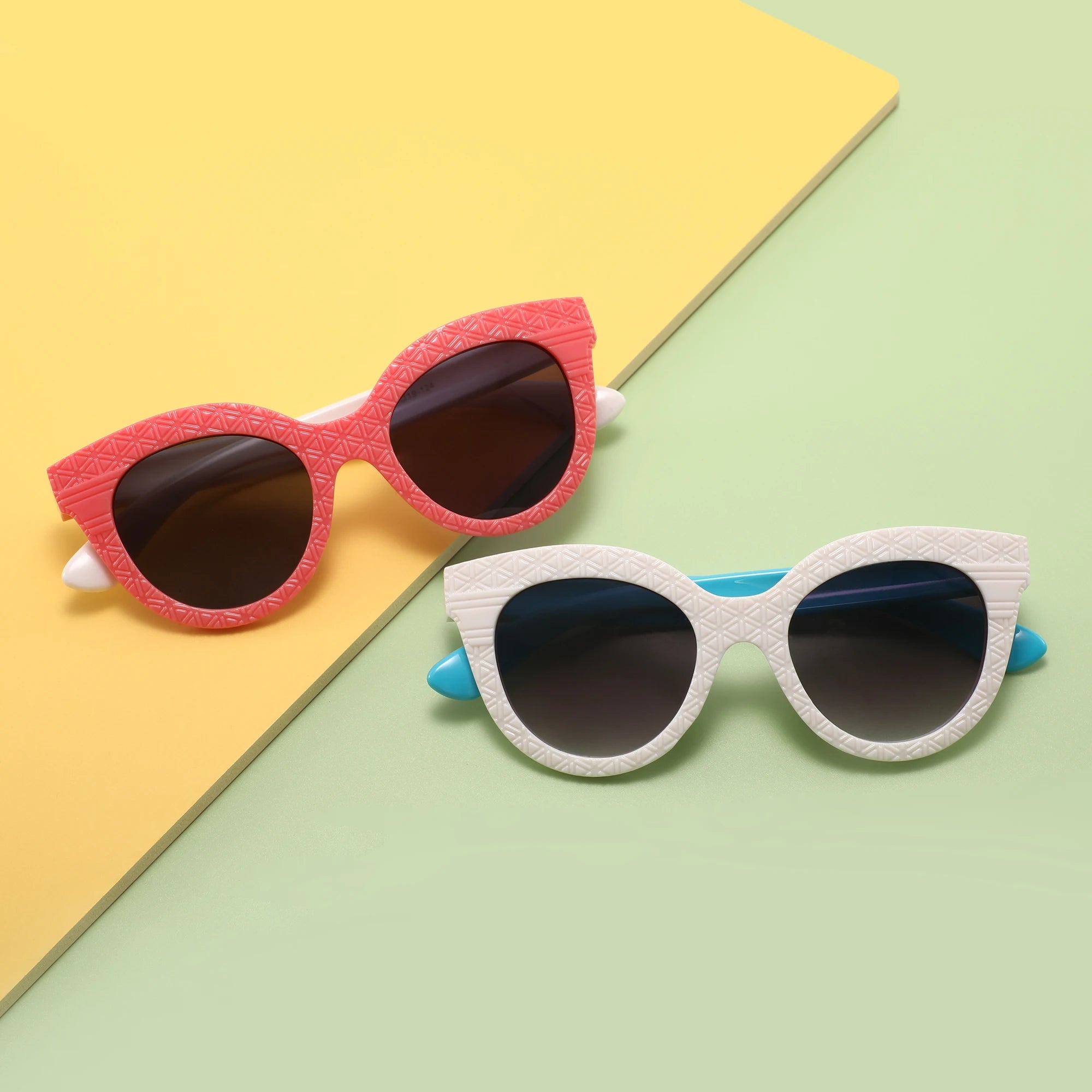 Wholesale Hot Selling Colorful Kids Sunglasses Fashion Cat Eye Frame Sunglasses Uv400 Custom logo Children Shades