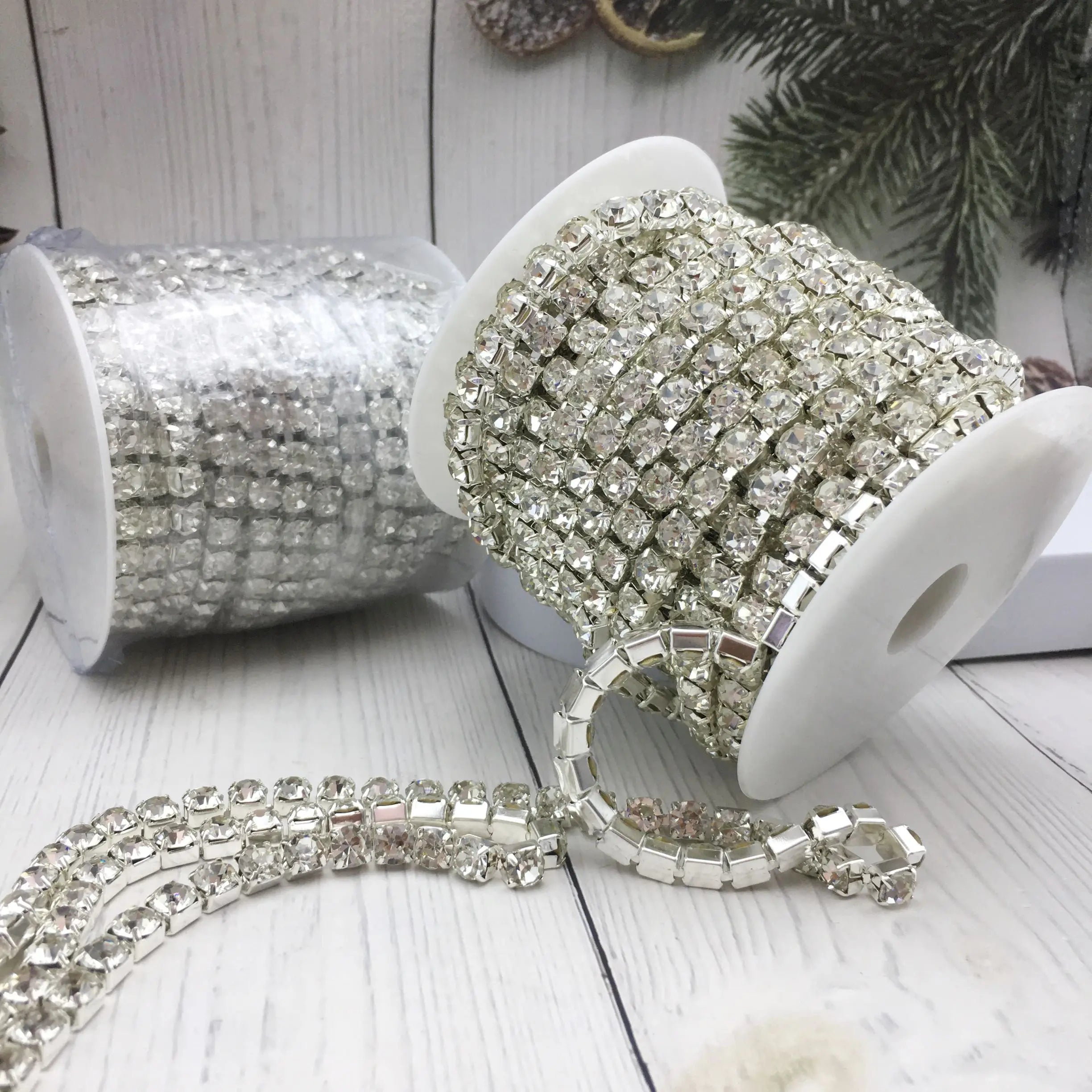 SINRONG SS28 Iron Silver White Sewing Flatback Drill Chain Glass Material With Rhinestone Inlay Technique for Shoes Apparel