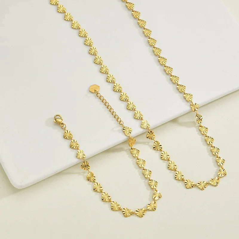 Tarnish Free 18k Gold Plated Stainless Steel Chokers Necklace Fashion Waterproof Embossed Heart Pendant Necklace for Women