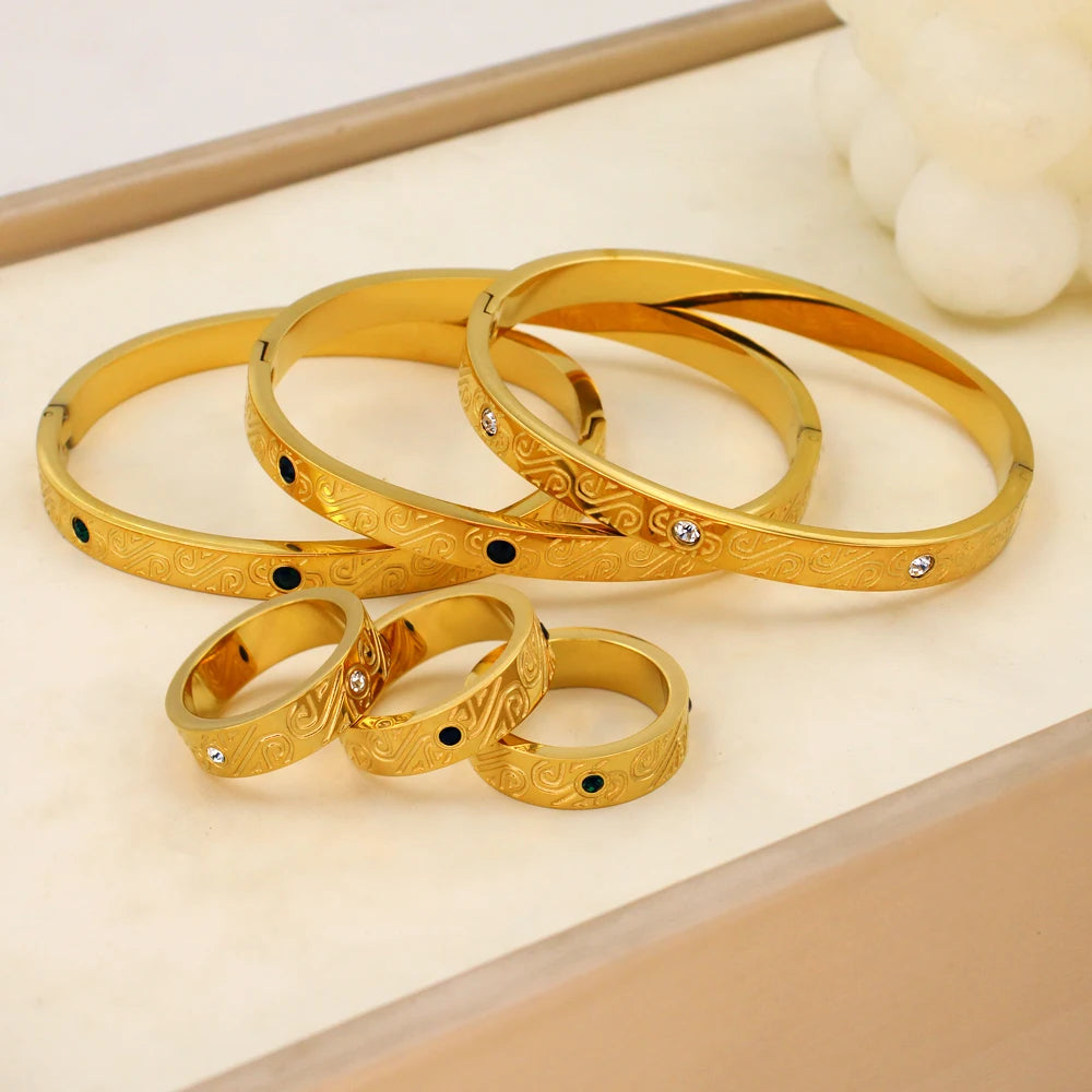 Stainless Steel Exquisite Engrave Jewelry Set for Couple Fashion 18K Gold Plated Anniversary Gift Waterproof