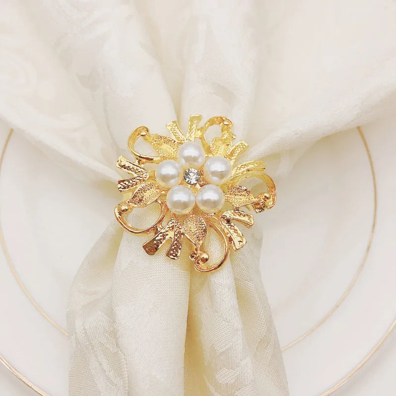 Wholesale Luxury Metal Napkin Rings with Rhinestone Decoration Sustainable Pearl Wedding Party Tables Napkin Holder