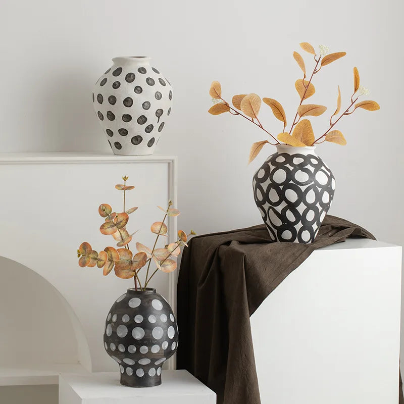 High-End Wabi Sabi Style Ceramic Pottery Jar Dried Flower Vase for Foyer Homestay Hotel Living Room Arrangement Elegant Decor