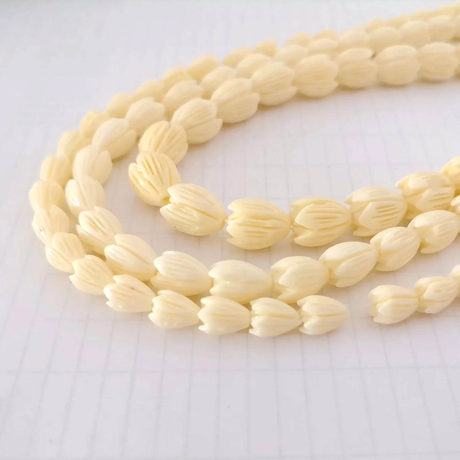 Vintage Hawaiian Lei Flower Bead Carved Ivory Resin Pikake Bead Strand