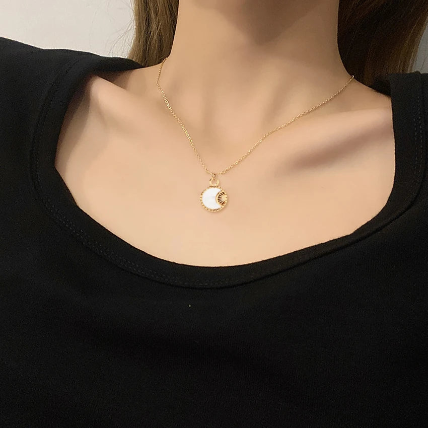 MC322 Wholesale 18k Gold Plated Stainless Steel Jewelry Natural Shell Round Crescent Moon and Sun Pendant Necklace for Women