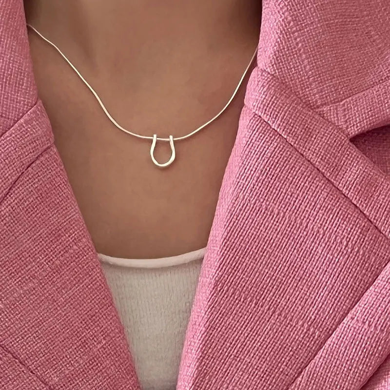 Minimalist Horseshoe Necklace 925 Sterling Silver Dainty Pendant Effortlessly Chic Fine Jewelry for Everyday Luck