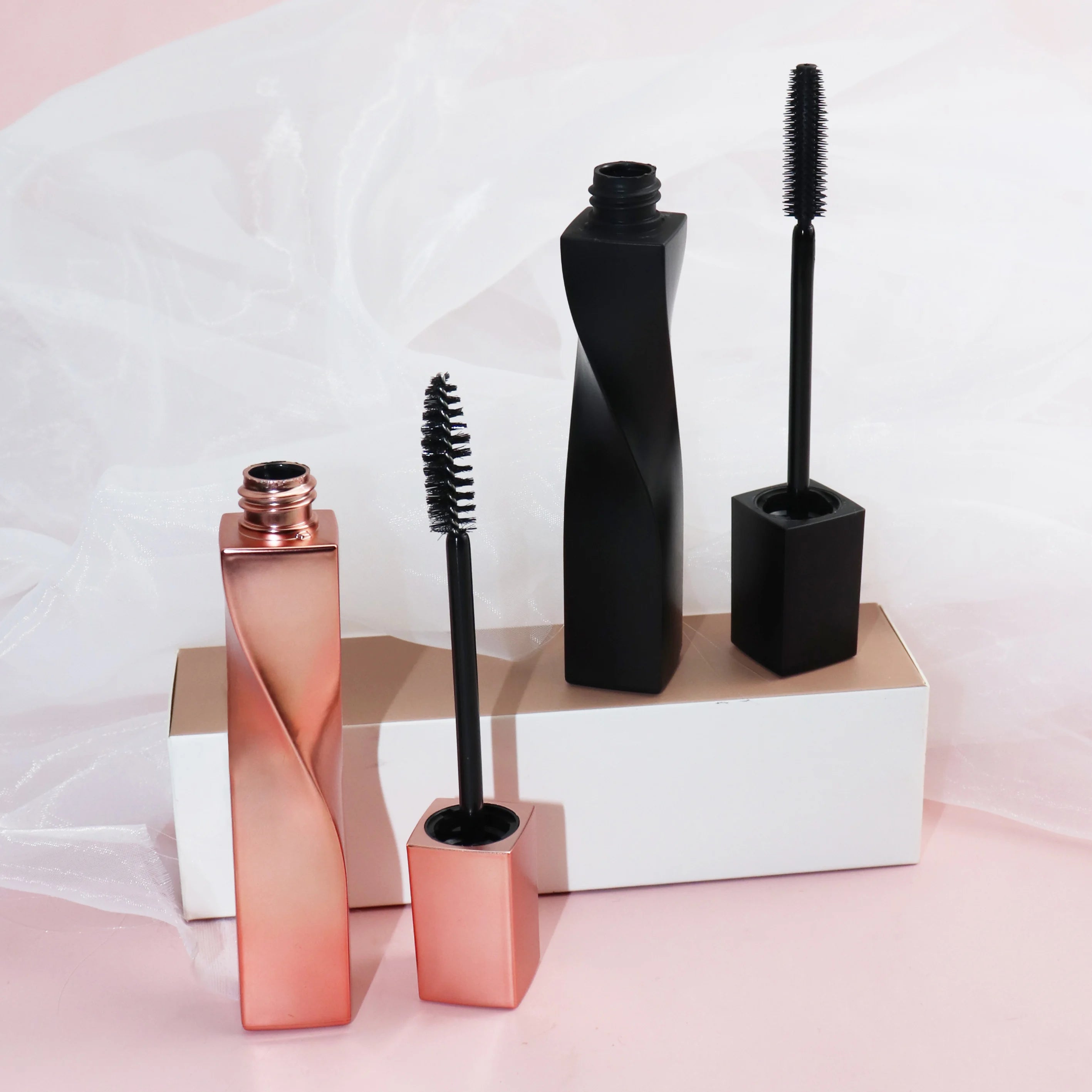 OEM Custom Private Label Mascara Shiny Curling Eyeliner with Natural Lengthening Effect Liquid Makeup for Eye Eyelash Beauty