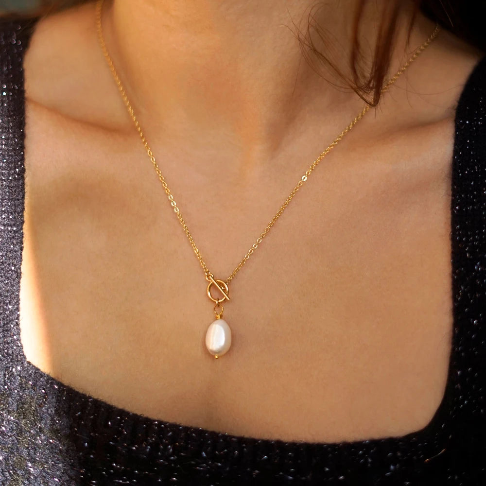 Dainty Best Friend Freshwater Pearl Necklace Women Charm 18k Gold Plated Stainless Steel Chain Toggle Necklace Jewelry