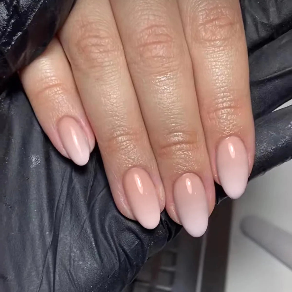 Wholesale Gradient Pink White Almond Round Fakenail Artificial Fingernails Acrylic False Nails Press on Nails