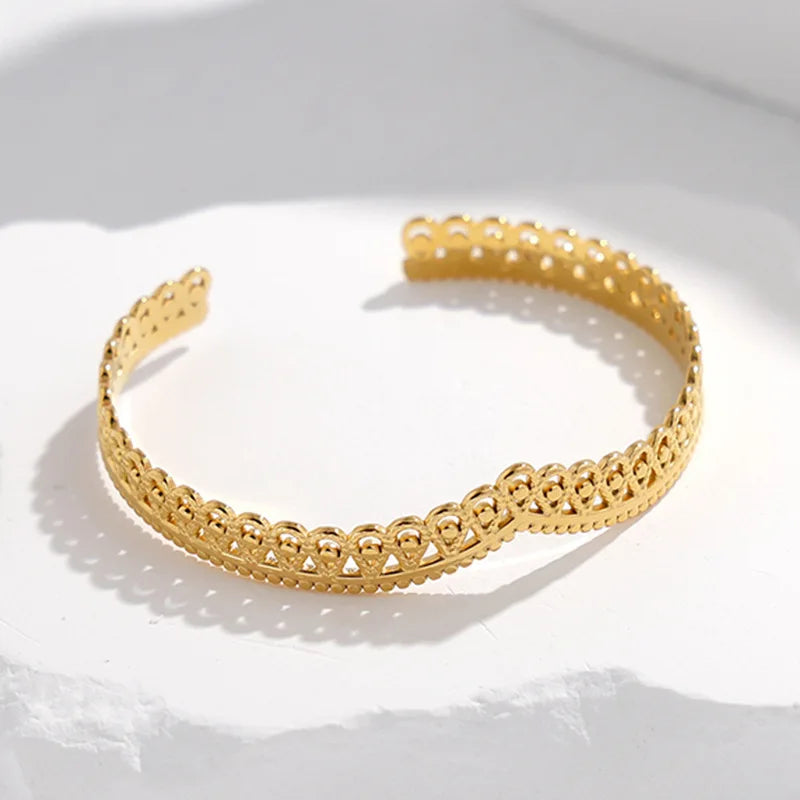 BM Hypoallergenic Women Jewelry Waterproof Gold Stainless Steel Hollow Crown Bangle