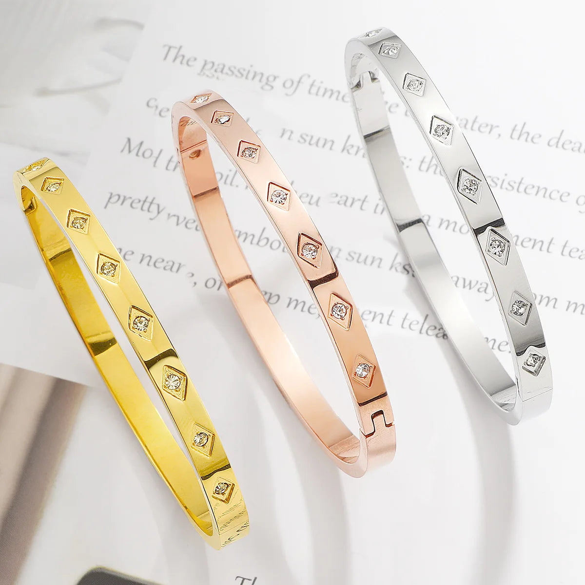Meetyoo Wholesale 18K Gold Plated Stainless Steel Diamond Zircon Cuff Buckle Bracelet Waterproof Fashion Jewelry for Women