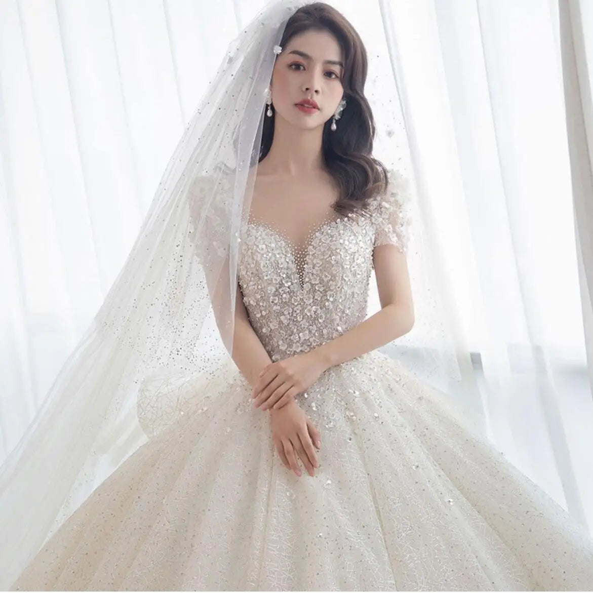 2023 Princess Short Sleeves Luxury Wedding Dress Floor Length Applique Beaded Ball Gowns Lace-up Ivory Vintage Real Dress