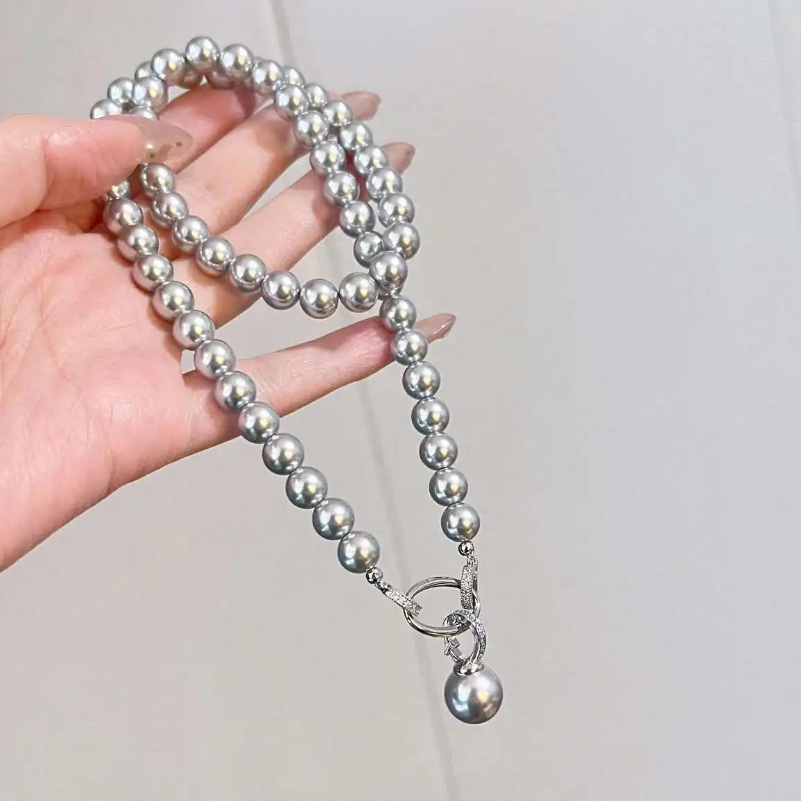 High-End 50CM Detachable 8MM Gray Imitation Pearl Necklace for Women Trendy Beads Chain Two People Wearing
