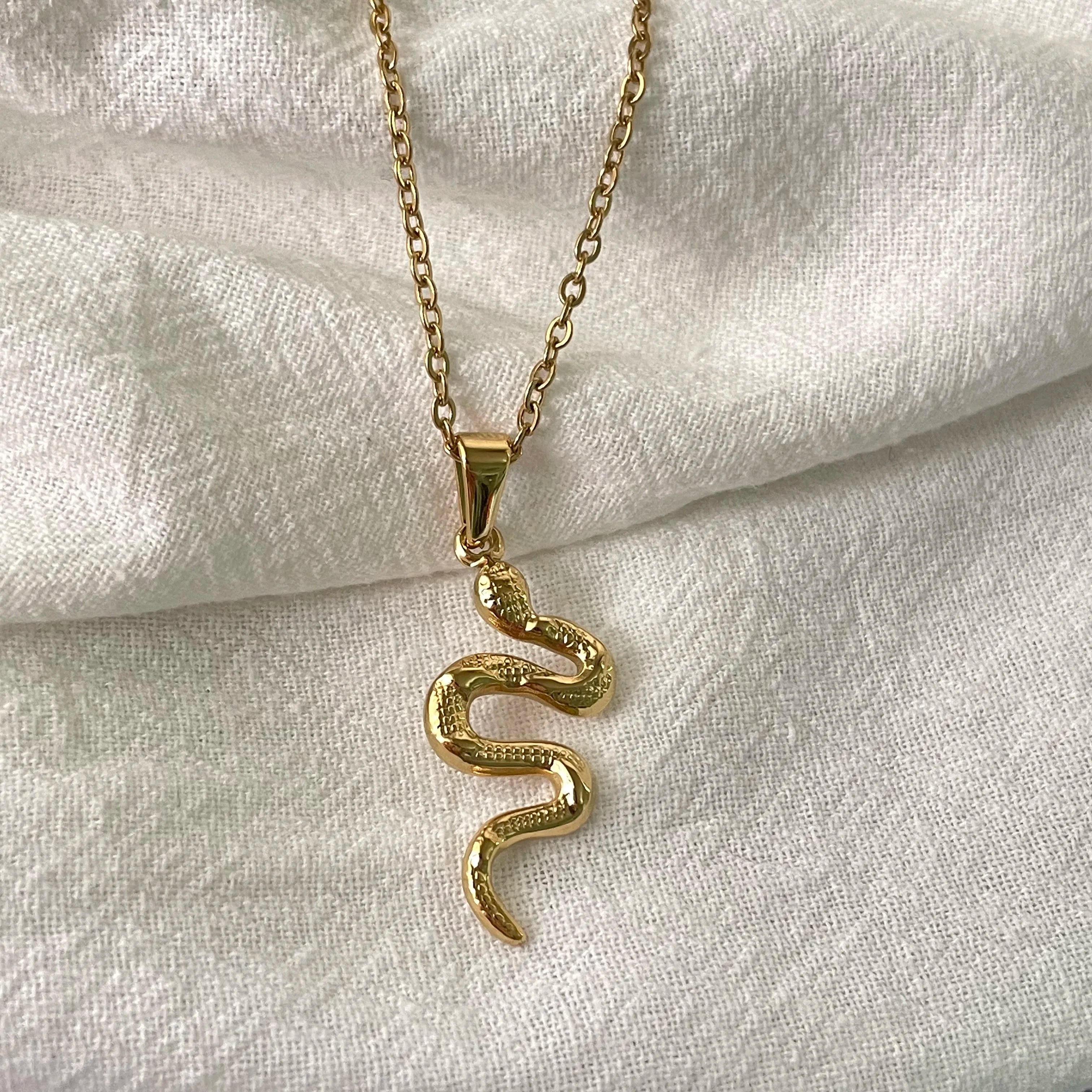 Messia Stainless Steel Jewelry Wholesale Women 18k Gold Plated Serpent Snake Pendant Necklace