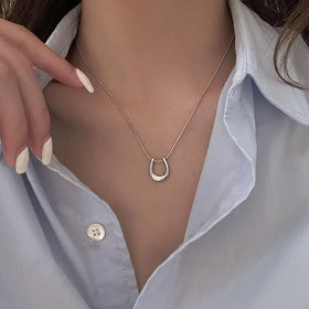 Daily Simple No Fade Stainless Steel Clavicle Chain Necklace Women Niche Design Gold Silver U Shaped Horseshoe Necklace Girls