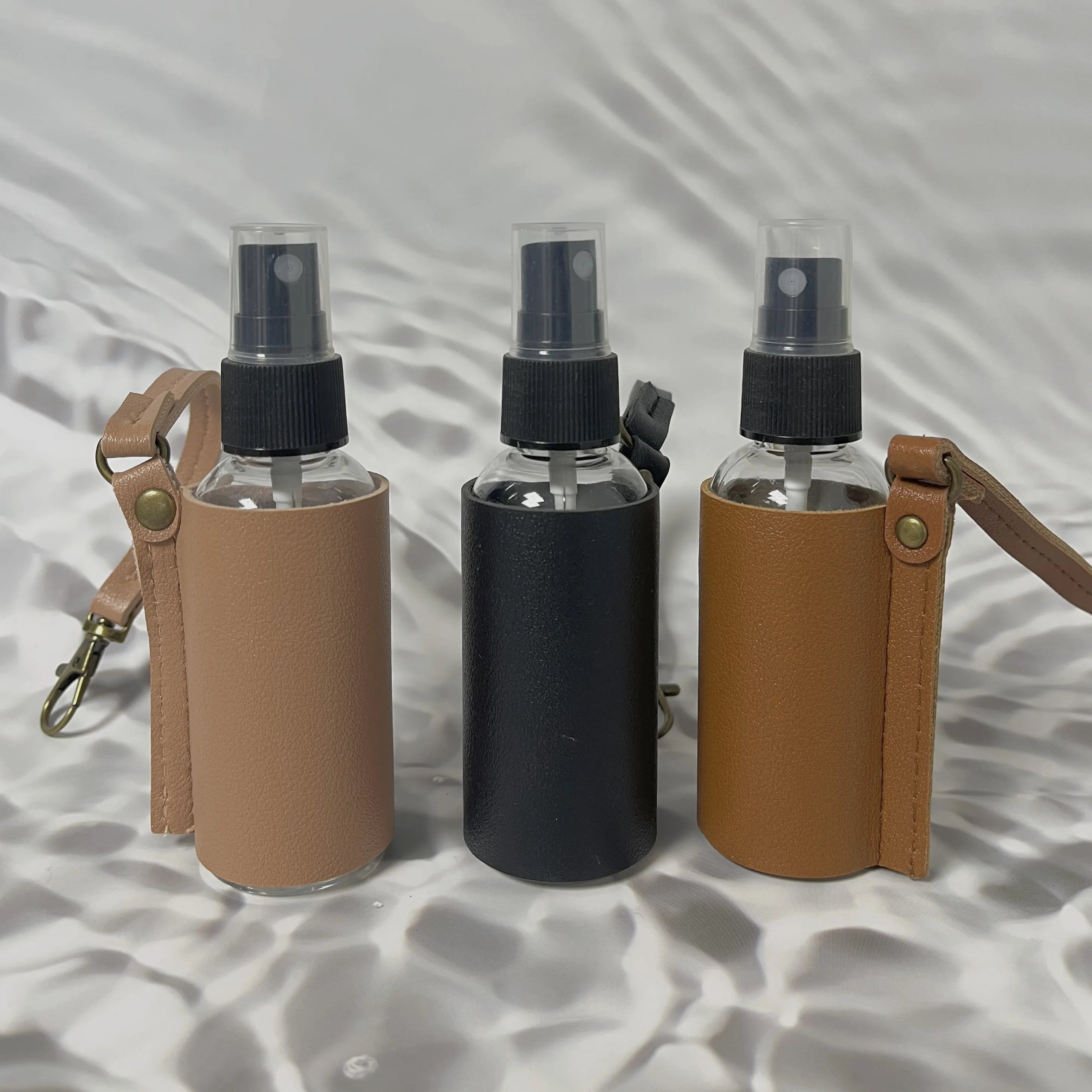 Portable Travel Refillable 60ml Lalcohol Cosmetic Sprayer Plastic Bottle with Leather Case Choose the Color