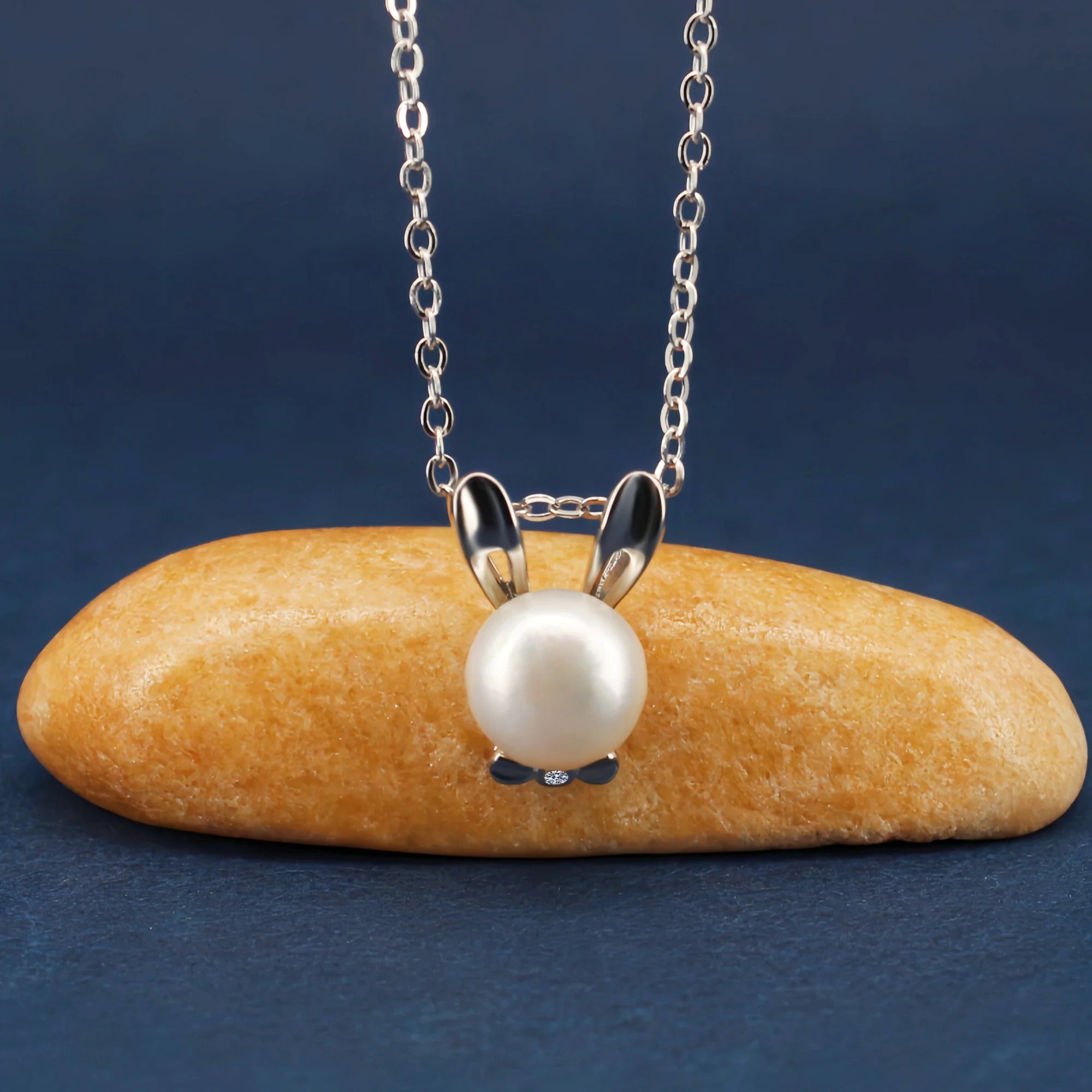 Factory Wholesale S925 Sterling Silver Rabbit Necklace Pendant Ladies Rabbit Natural Pearl Necklace