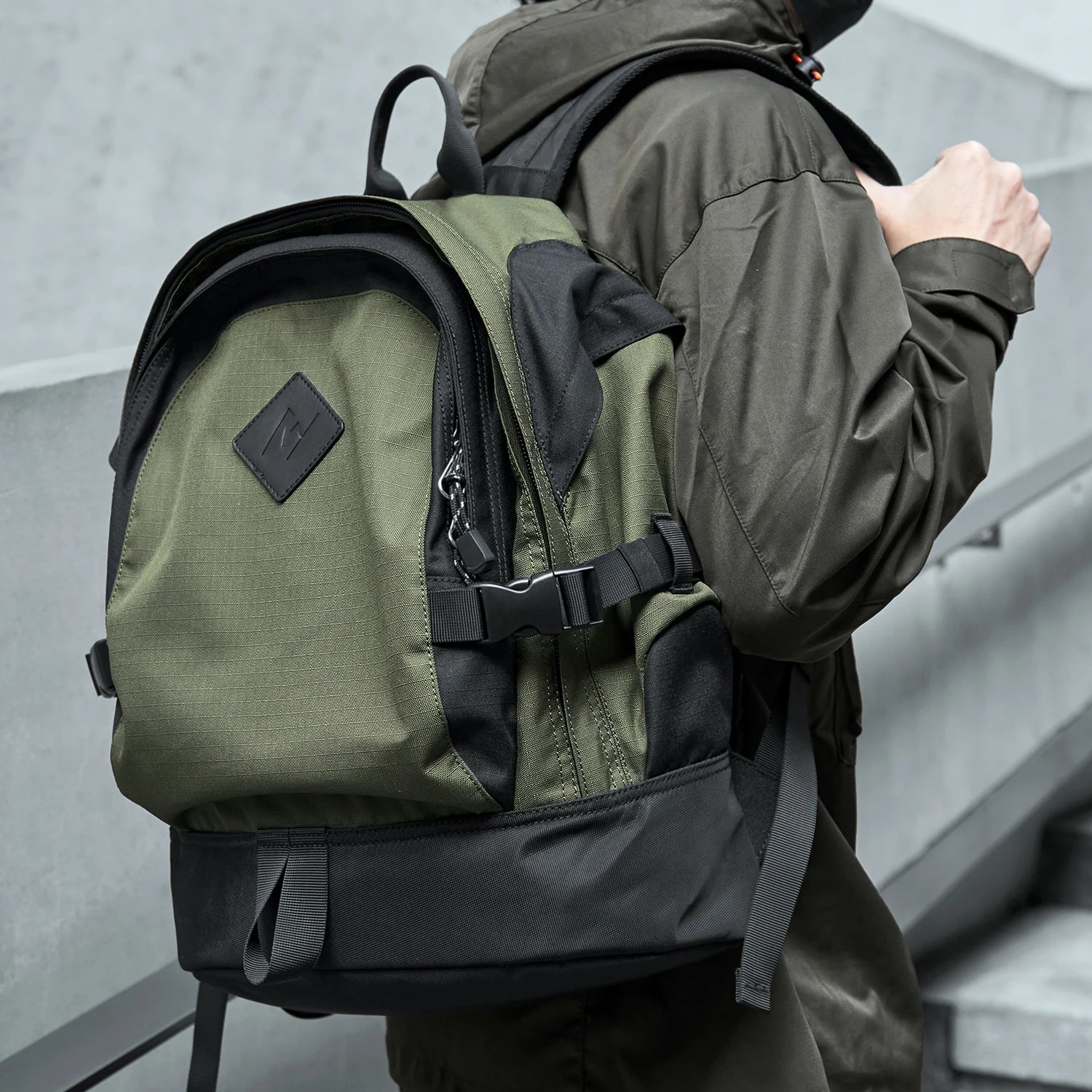 MOYYI Waterproof Men's Backpack Bags for Men Outdoor Travel Backpack Camping Hiking Backpack