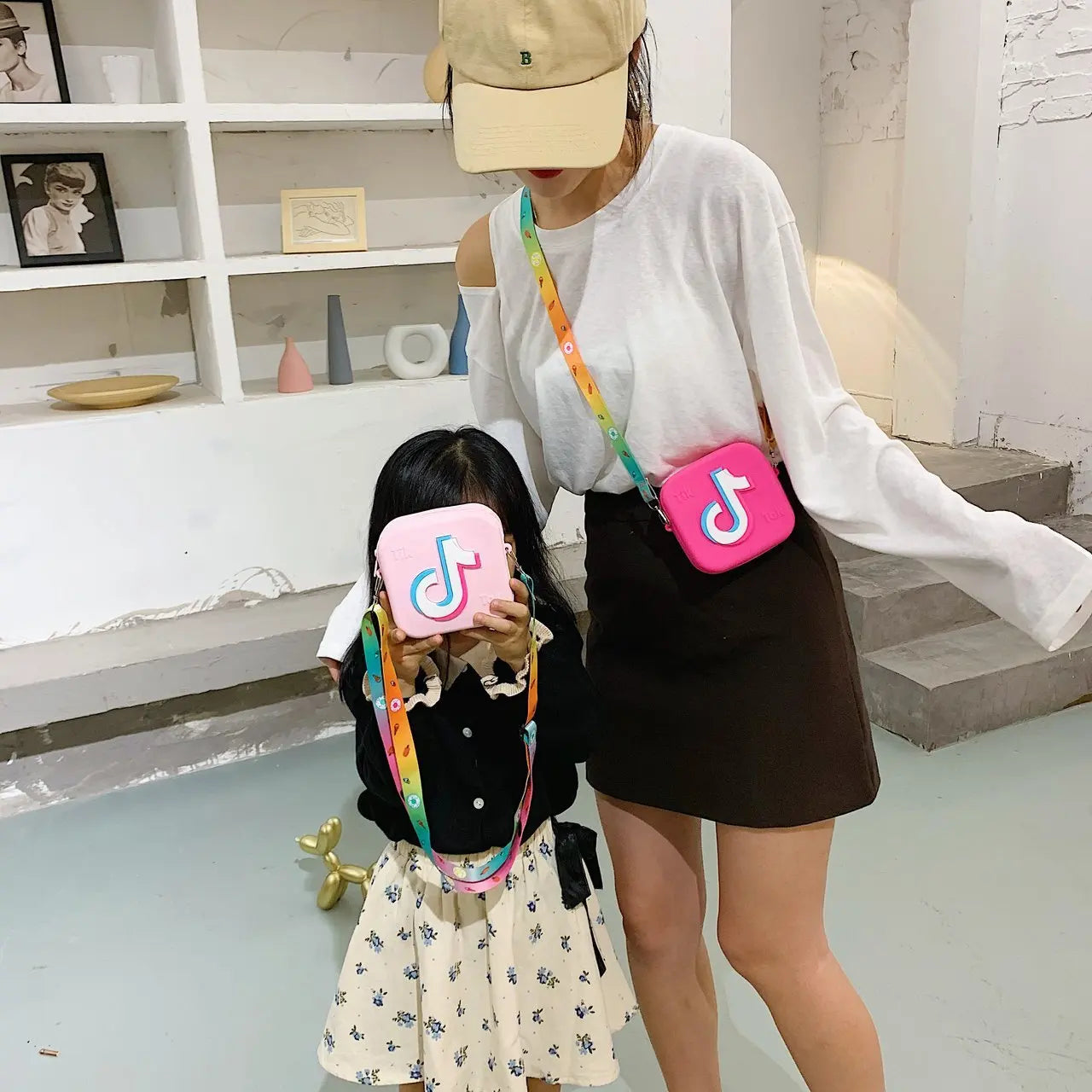 Hot Selling Famous Brands Unisex Casual Tote Mini Crossbody Handbags Luxury Fashion PVC Gym Yoga Bags Cute and Practical