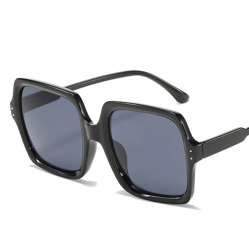 Ladies Summer Fashion Square White Sunglasses Best New Plastic Sunglasses with PC Frame
