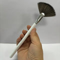 OEM Custom Logo Facial Fan Brush Synthetic Fiber Fan-shaped Highlight Brush Remove Powder Makeup Tool