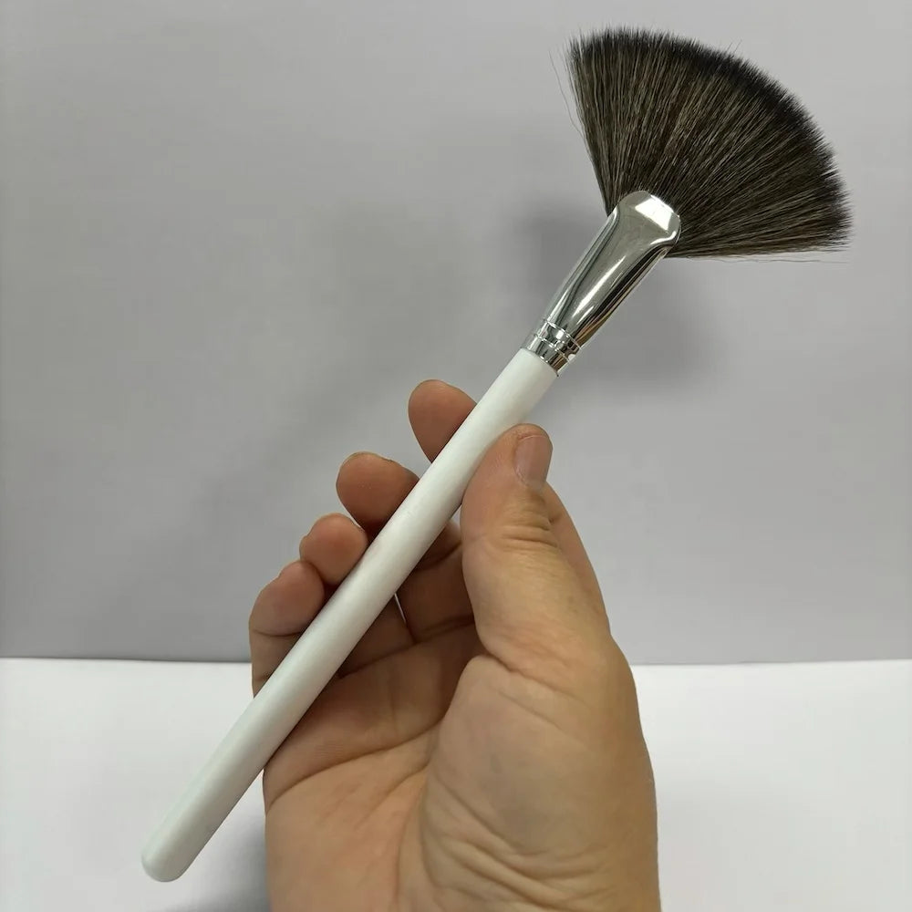 OEM Custom Logo Facial Fan Brush Synthetic Fiber Fan-shaped Highlight Brush Remove Powder Makeup Tool