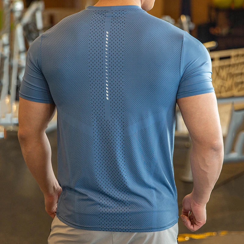 Mens Athletic Top Activewear Shirt 85 Nylon 15 Spandex Men Running Clothes Gym Lightweight Sports Elastic t Shirts