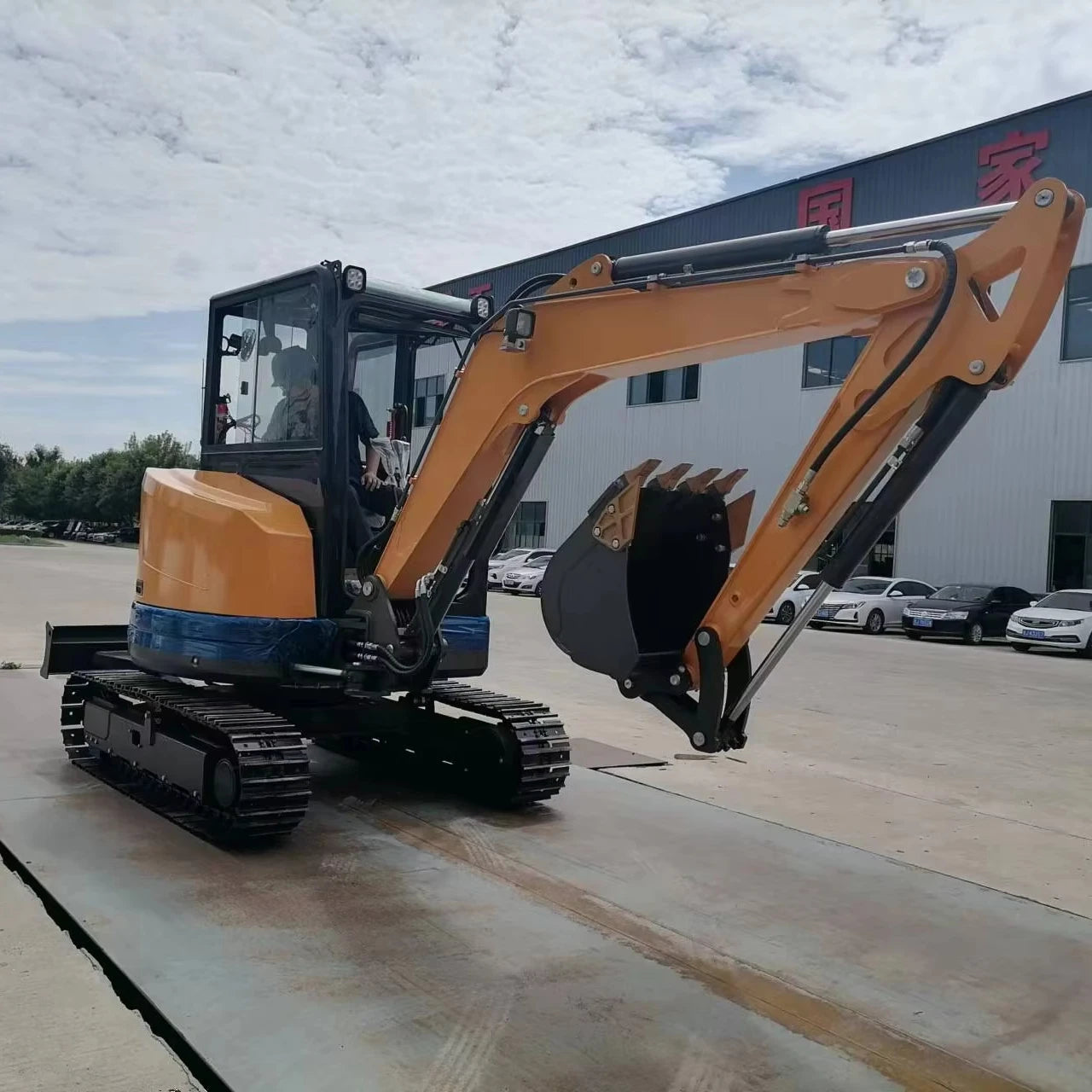 China Mini Excavator 3.5 Ton 4Ton 4.5Ton Mini Digger Excavator With EUROV/EPA 25HP