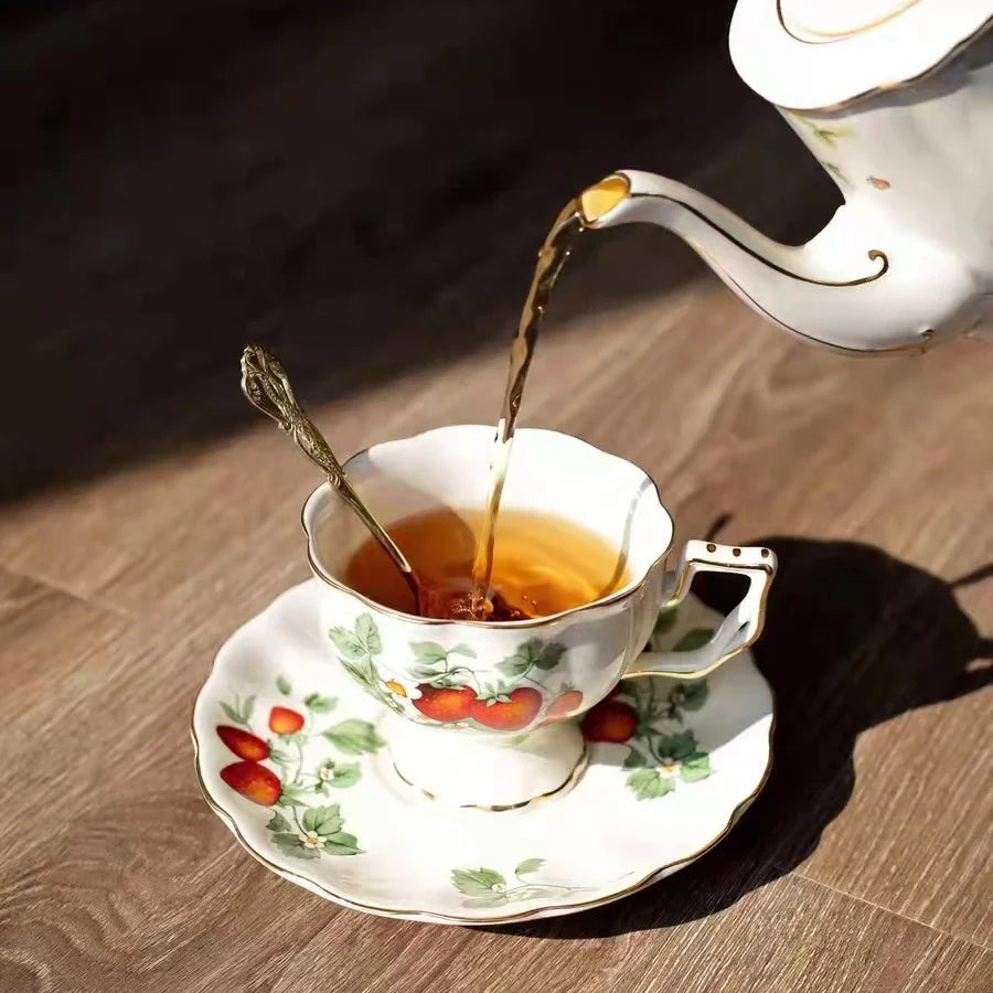 High Quality Royal Tea and Coffee Set Modern British Golden Rim Ceramic Cappuccino Cup Saucer Restaurant Quality Drinkware