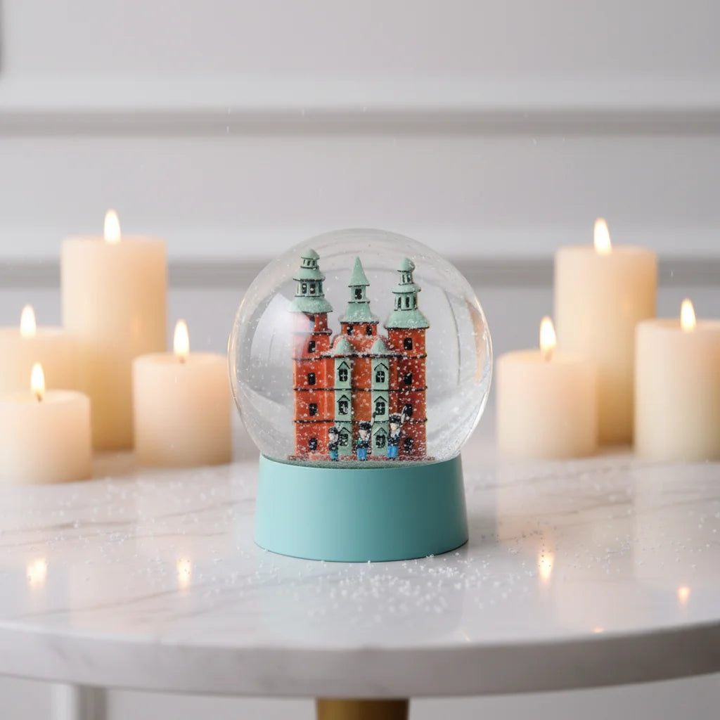 Customized 80-120mm Exquisite Glass Christmas Decoration 80-120mm Inner Resin Snow Globe Statue Home Decor & Gifts
