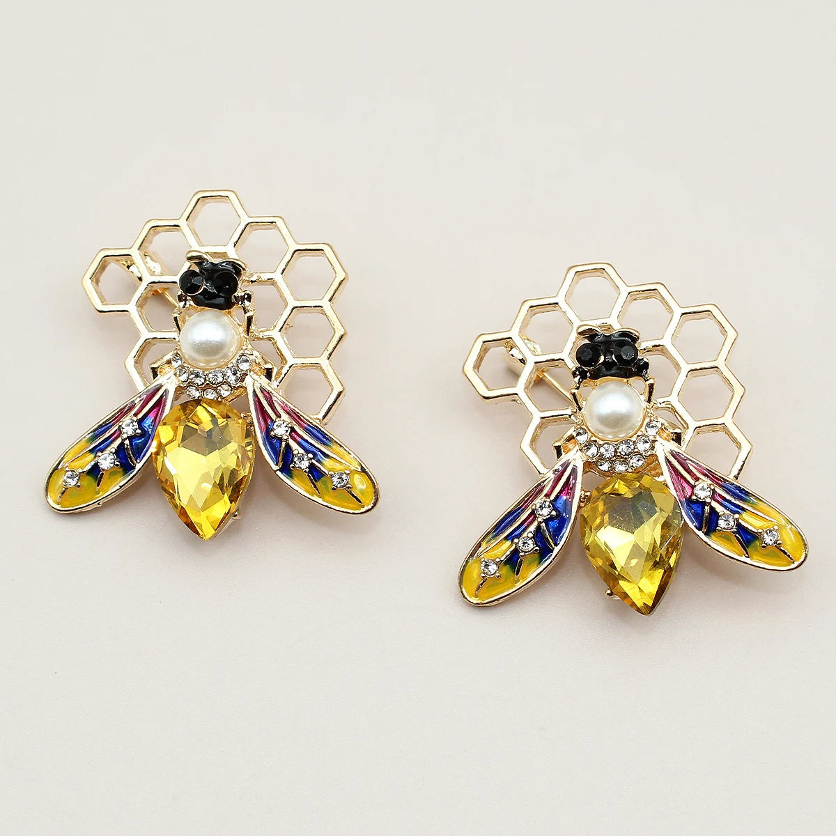 Jachon New Fashion Crystal Bee Brooch All-match Ladies Insect Pin Animal Fashion Shell Pearl Brooch Pin