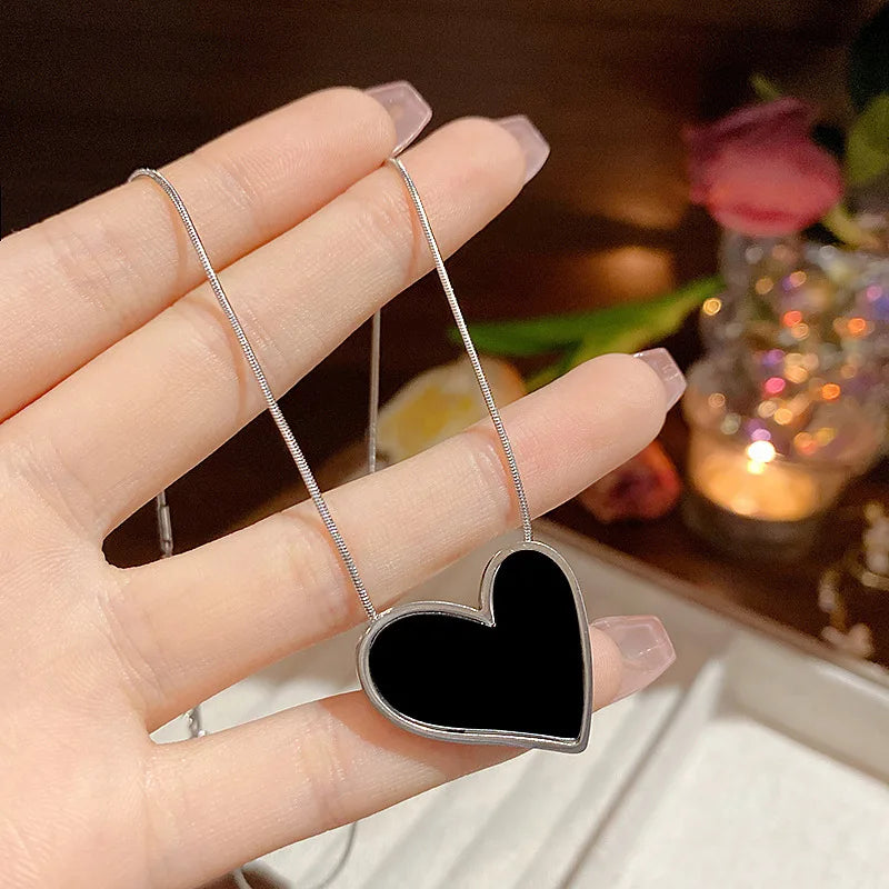 Vintage Style 18K Gold Plated Black Irregular Heart Necklace Gift Stainless Steel Black Enamel Heart Pendant Necklace for Women