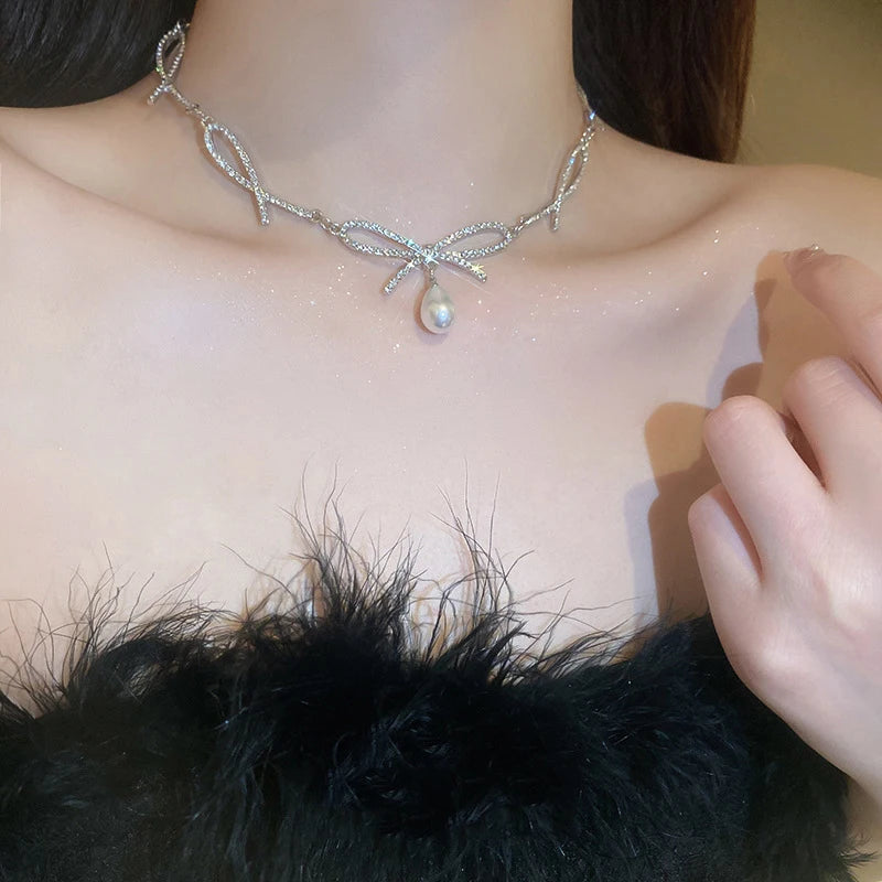 Simple Design Full Diamond Shiny Geometry Necklaces Fashion Sparkle Rhinestone Diamond Bow Necklace