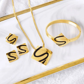 2024 Women Stainless Steel Square Necklace Bangle Earrings Ring Jewelry Set 18k Gold Plated 4 Pcs Set Wholesale