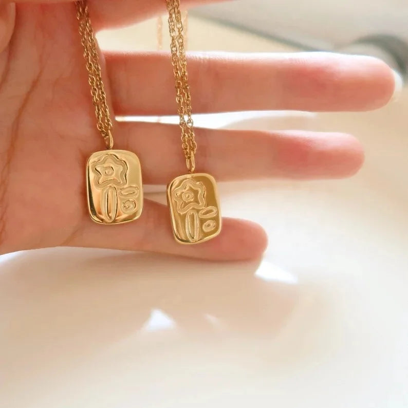 2022 Dainty 18K Gold Filled Plated Flower Pendant Necklace Minimalist Square Floral Flowers Engraved Necklaces Gift Jewelry
