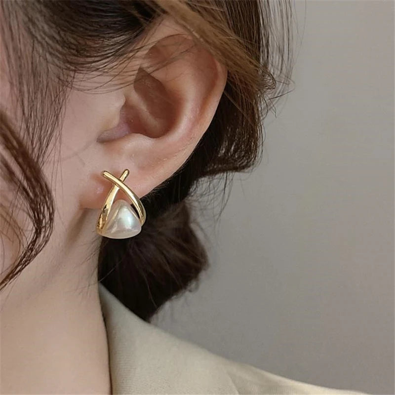 Pendiente Fashion Temperament Triangle Pearl Earrings Niche Design Light Luxury Retro Simple Quality Stud Jewelry Earrings