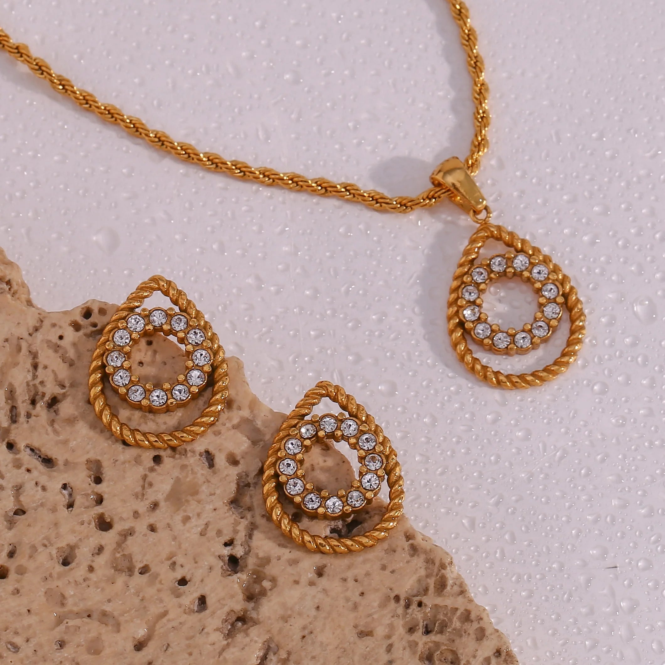 Dreamshow Water Drop Shape Twisted Necklace 18K Gold Plated Stainless Steel Zircon Necklace Tarnish Free Jewelry