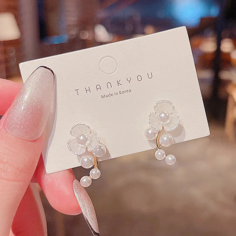2023 New Cute White Flower Earring Diamond Beaded Earrings Handmade Pearl Earrings
