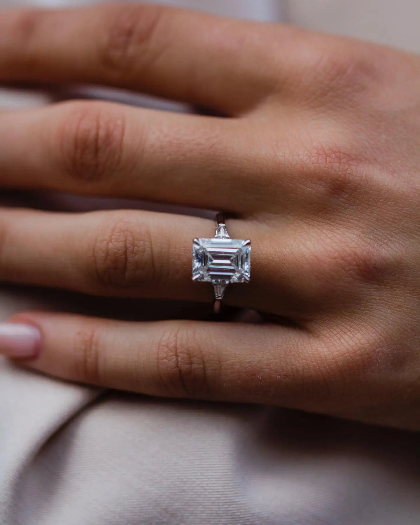 JOVOVASMILE 4 Carat 10.5X7.75Mm Emerald Cut 18K Gold Moissanite Wedding Ring for Woman Engagement Gift