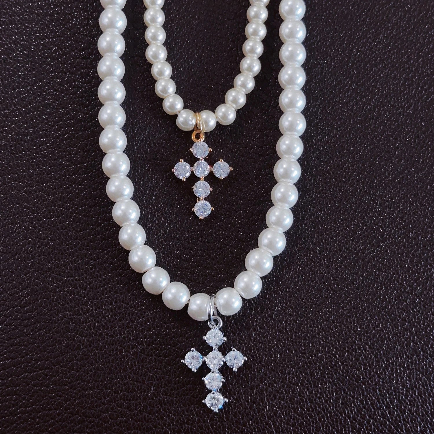 Retro Faux Pearl Delicate White Pearl Necklace for Women Men Tennis Cross Pendant Pearl Choker Necklace Gifts for Boy Girls