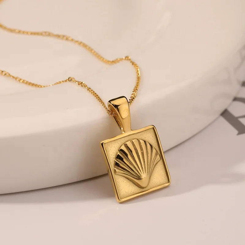 18K Gold Plated Stainless Steel Ocean Beach Summer Travel Jewelry 2021 Trendy Clam Sea Shell Shape Pendant Necklace for Women