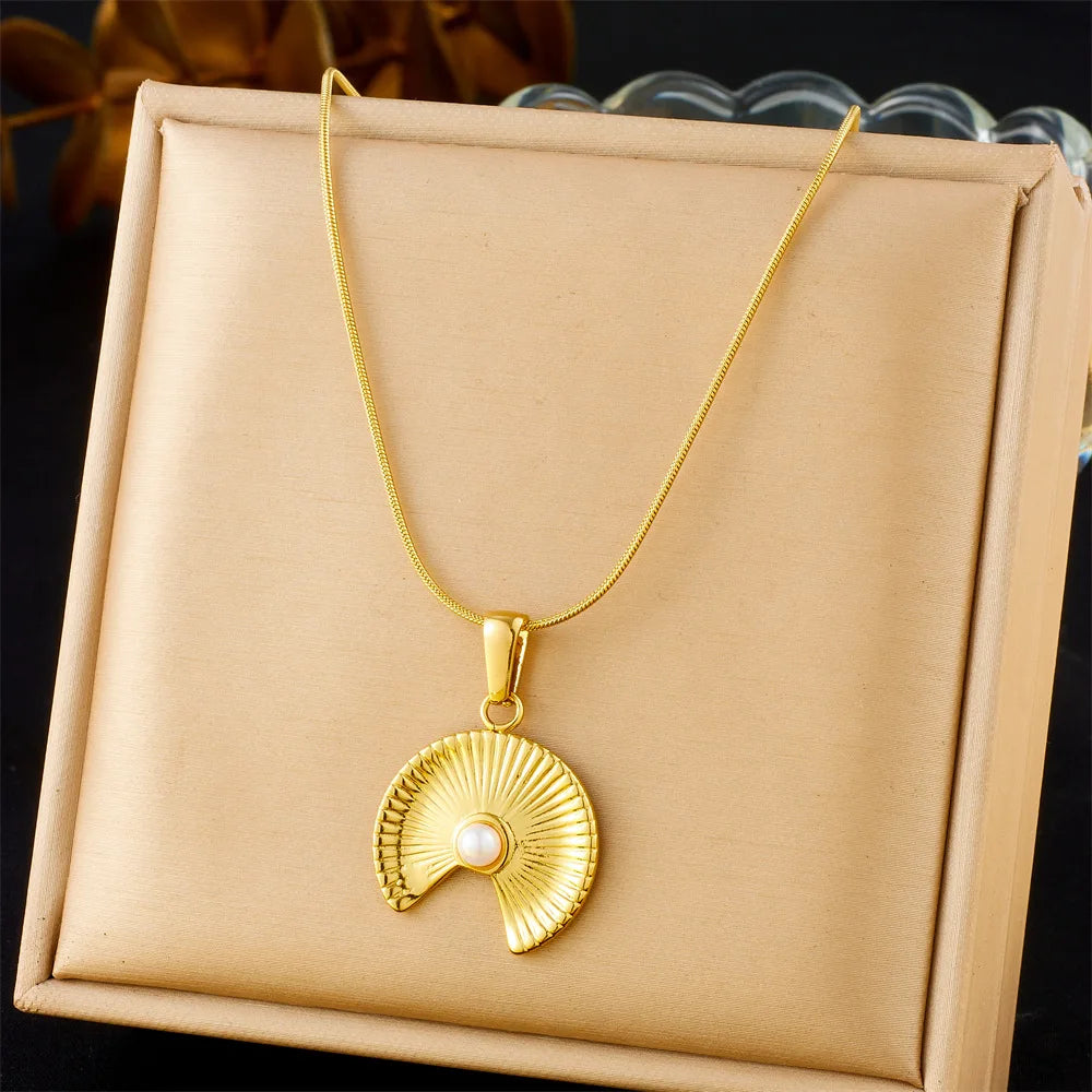 New 18k Gold Plated Round Snake Chain Round Pendant Necklace Tarnish Free Stainless Steel Pearl Pendant Necklace for Women