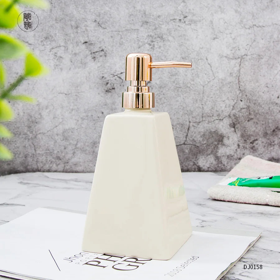 Wholesale Modern Porcelain Liquid Soap Bottle Unique Ceramic Bathroom Liquid Soap Dispenser for Hotel