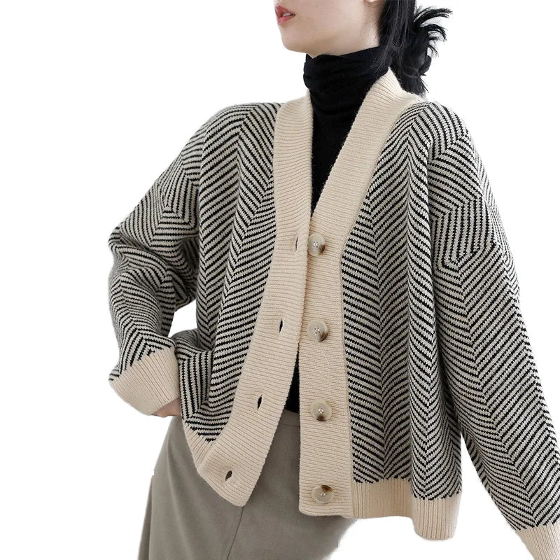 New Fashion Women'S V-Neck Casual Autumn Loose Sweater Tops Logo Printed Korean Style Loose Knit Cardigan for Women