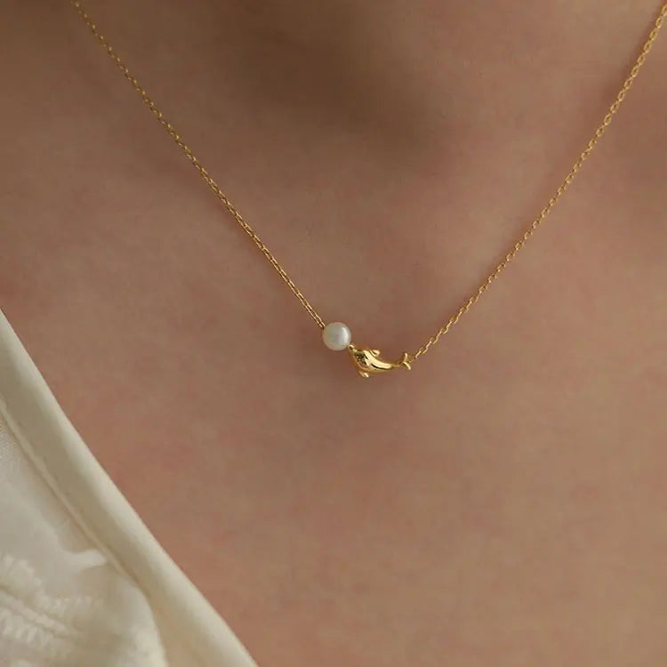 Fashion PVD 18K Gold Plated Stainless Steel Whale Necklace Women Dainty Marine Natural Freshwater Pearl Mini Dolphin Necklace