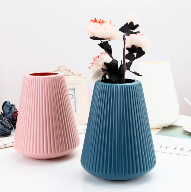 Nordic Modern Handicrafts Plastic Vase Ornaments Origami Surface Simulation Eco-Friendly Durable Tabletop Vase Home Decoration