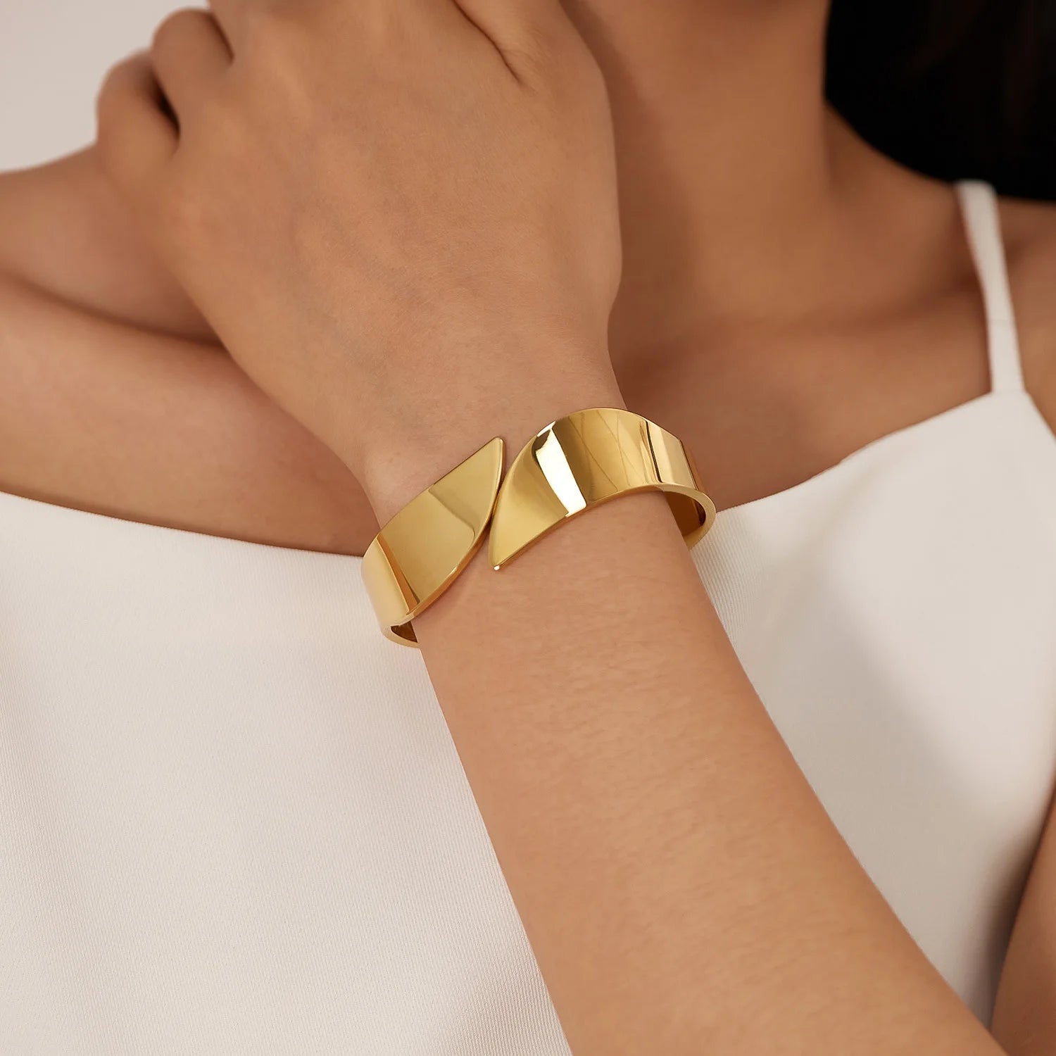 Metal Texture 18K Gold Plated Smooth Stainless Steel Wide Bracelet Bangle PVD Waterproof Women Jewelry